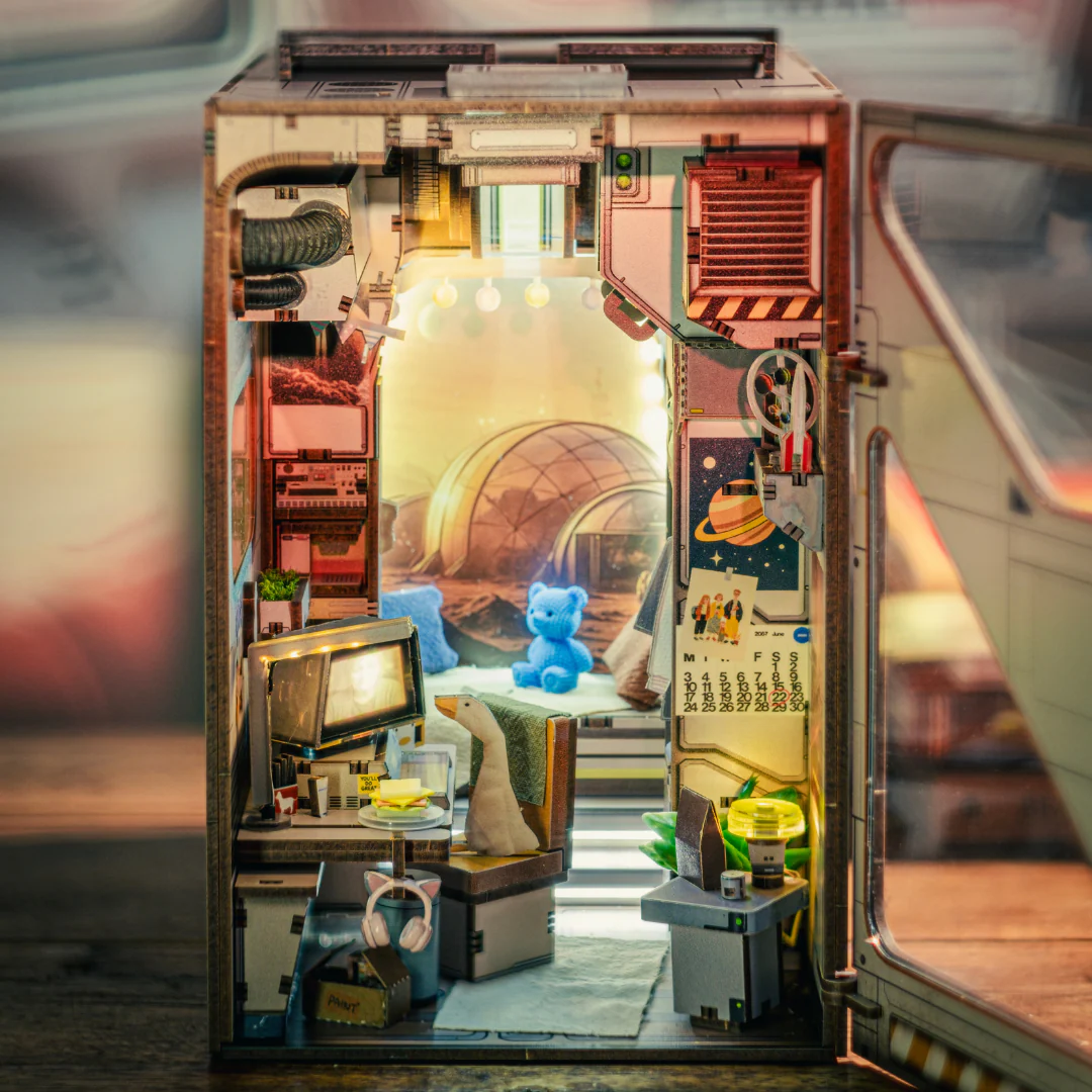 Mars Revelation 62 Book Nook Kit - Image 15